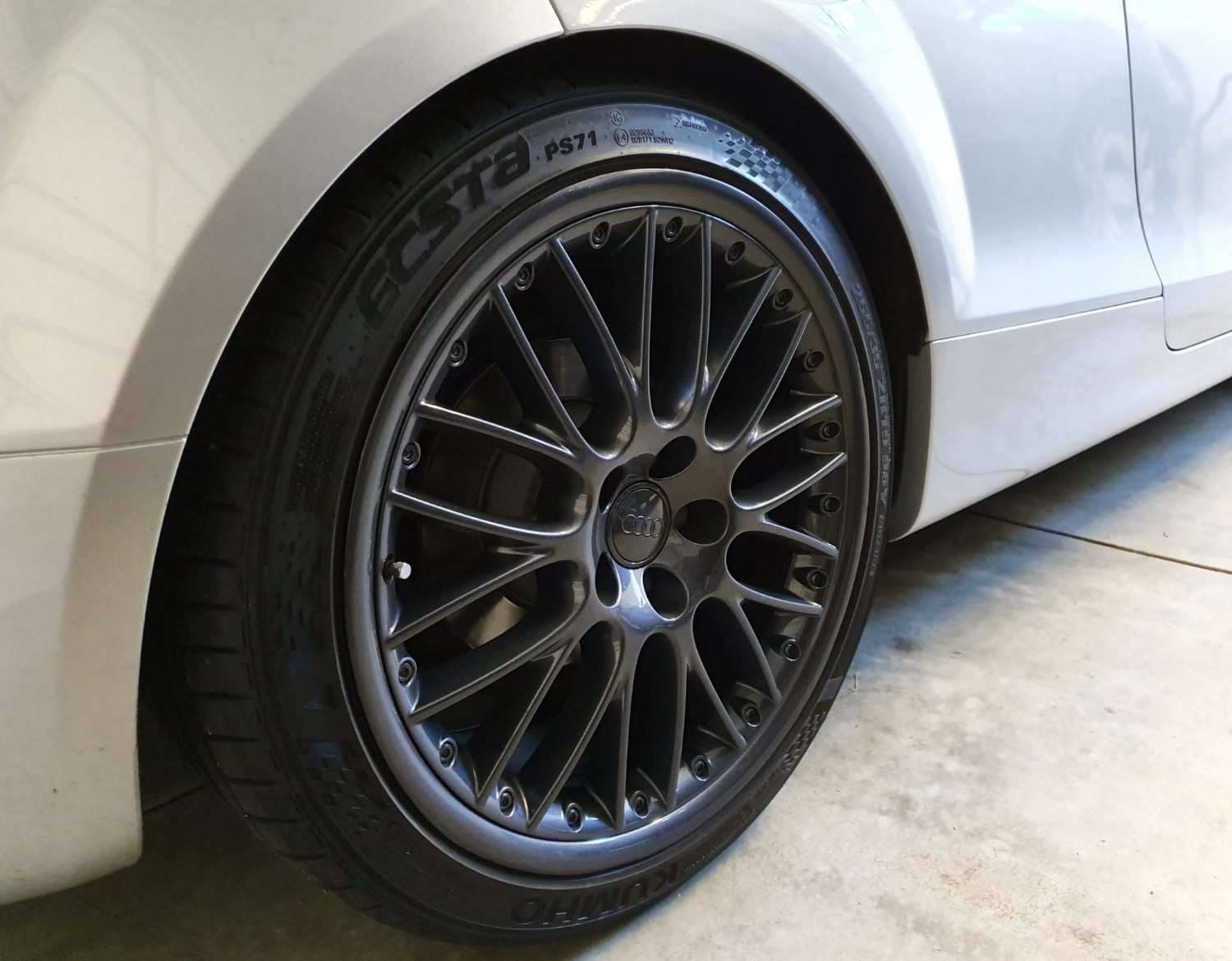 Alloy wheel showing rim repair Perth and rim restoration Perth with diamond cutting Perth finish and curb rash repair Perth