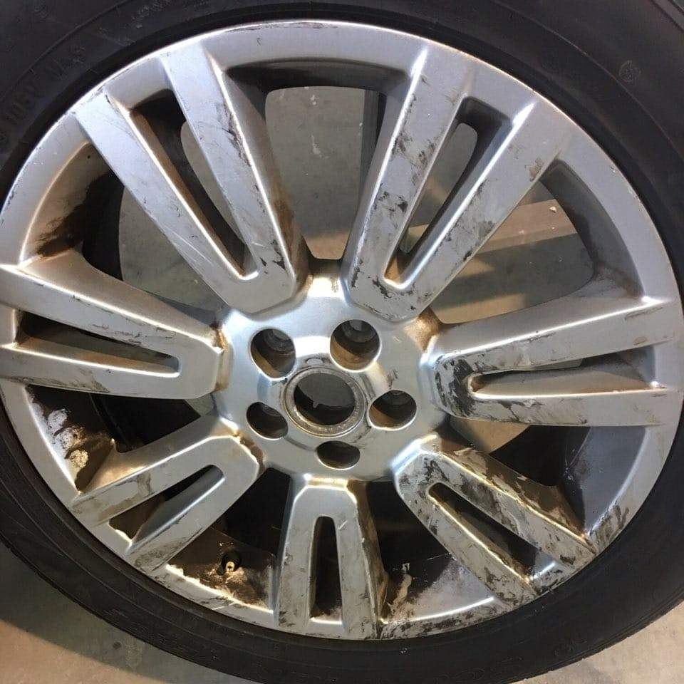 alloy wheel with curb rash and scuffs rim repair perth rim restoration perth diamond cutting perth curb rash repair perth
