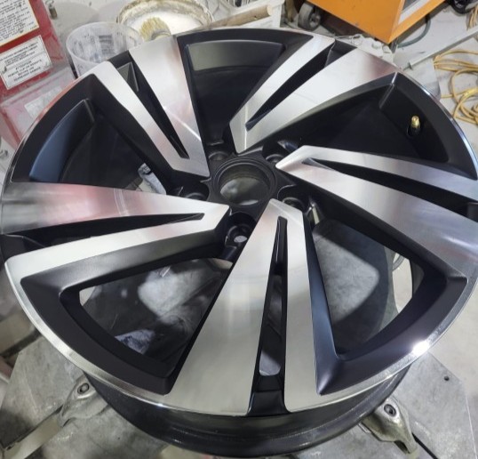 alloy wheel showing rim repair perth rim restoration perth diamond cutting perth and curb rash repair perth services 1
